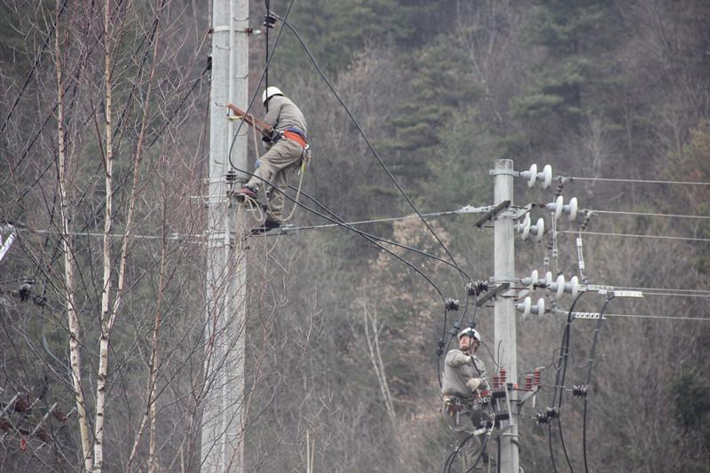 陜西地電留壩供電分公司：實施農(nóng)石線、索道線分網(wǎng)改造