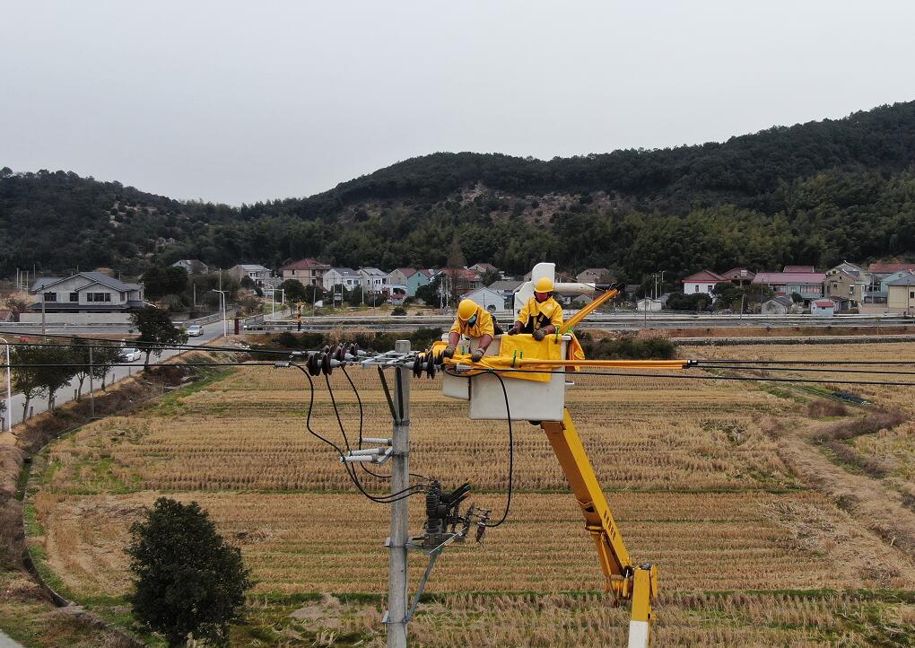 國(guó)網(wǎng)余姚市供電公司：寒潮中配網(wǎng)改造，發(fā)電車(chē)保障居民溫暖度冬