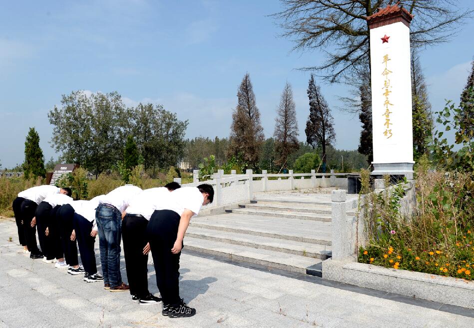 國(guó)網(wǎng)建湖供電新入職員工烈士紀(jì)念日緬懷先烈