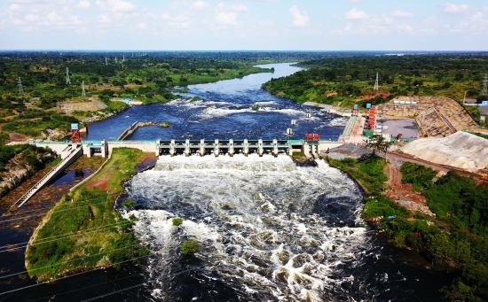 中國電建設(shè)計承建的烏干達最大水電站首臺機組并網(wǎng)發(fā)電