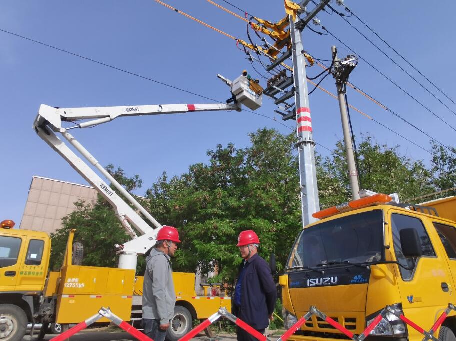 阿拉善供電公司：智能開關(guān)新升級(jí) 帶電作業(yè)“零感知”