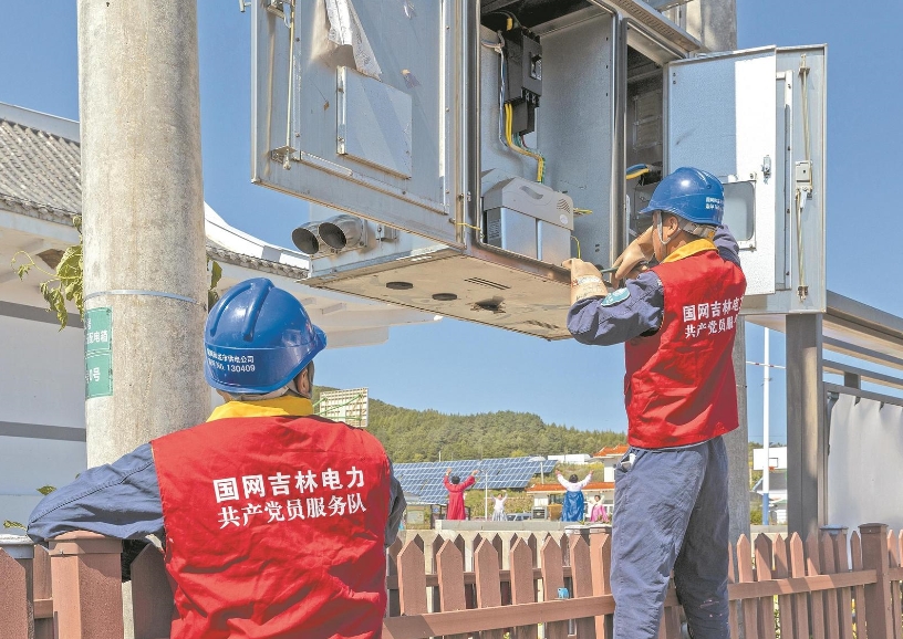 國網和龍市供電公司幫助旅游景區(qū)修復受損電纜