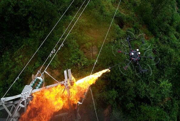 梧州供電局精益保供電無(wú)人機(jī)噴火除隱患